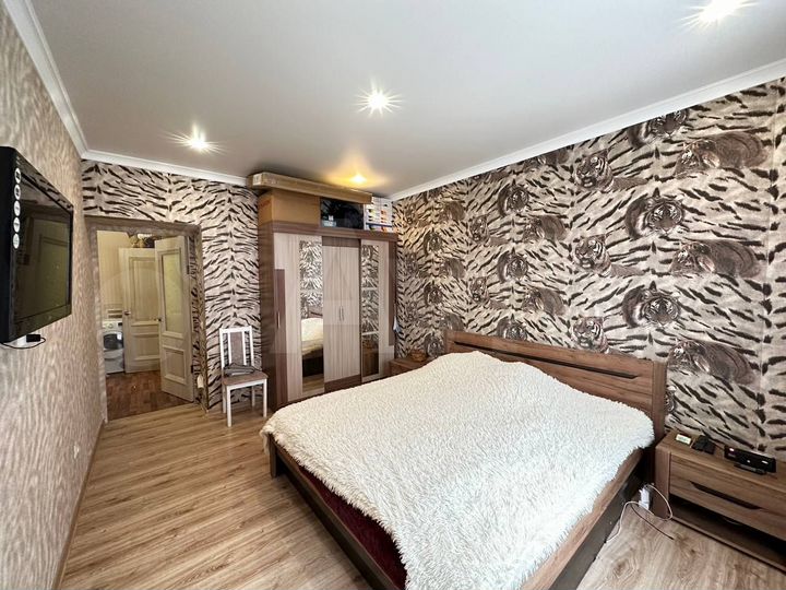 3-к. квартира, 100 м², 2/9 эт.