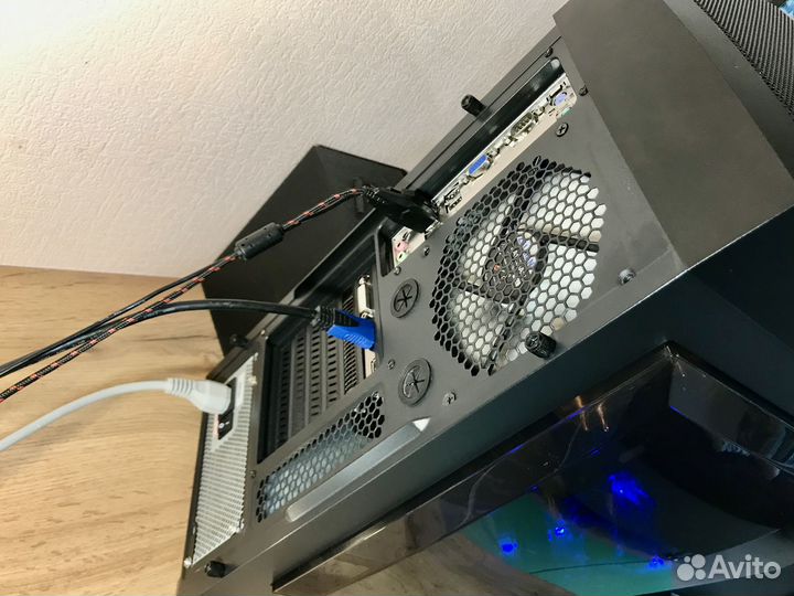 Настроенный Чистый Игровой Компьютер