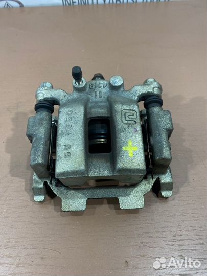 Суппорт задний правый Infiniti G25 G37 M37 Q70 Q50