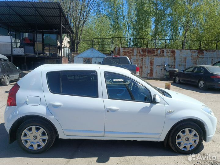 Renault Sandero 1.6 AT, 2011, 118 500 км