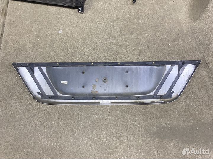 Накладка крышки багажника mercedes w211