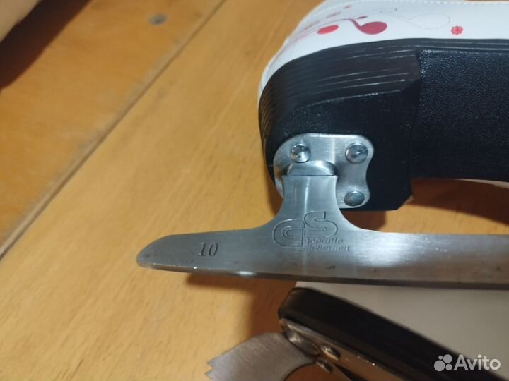 Коньки фигурные женские 40 размер