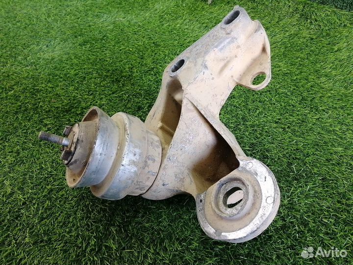 Кронштейн двигателя правый Audi A6 C6 AUK 2007