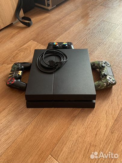 Продам PS4 в хорошем состоянии