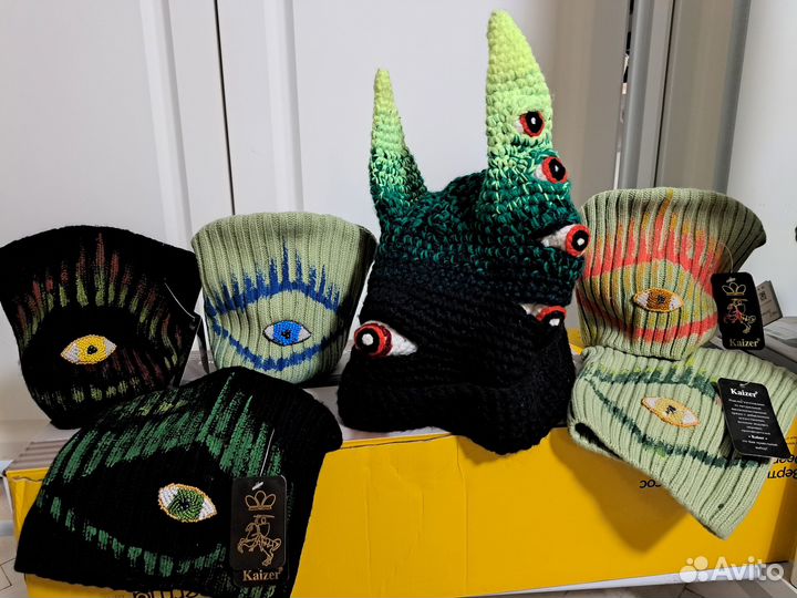 Шапки с глазами из высококачественной пряжи