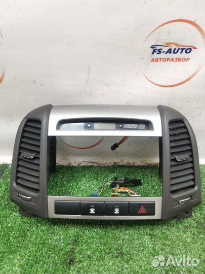 Рамка магнитолы Hyundai Santa-Fe 2 SUV 2.2 дизель