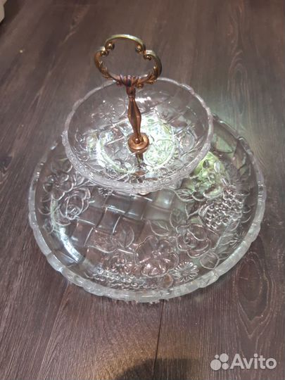 Ваза для фруктов на ножке