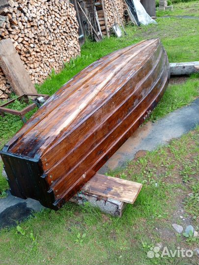 Деревянная лодка