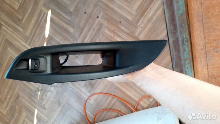 Кнопка стеклоподъемника задняя левая Ford Focus 3