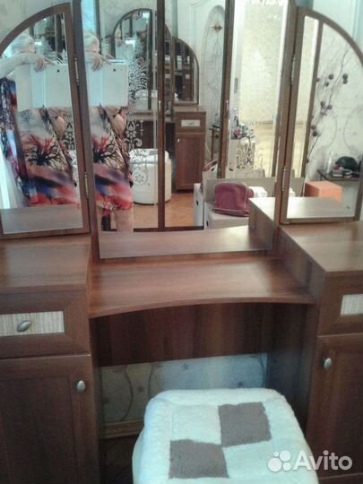 Туалетный столик с зеркалом бу