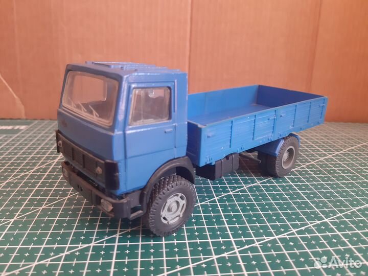 Модель автомобиля маз-5337