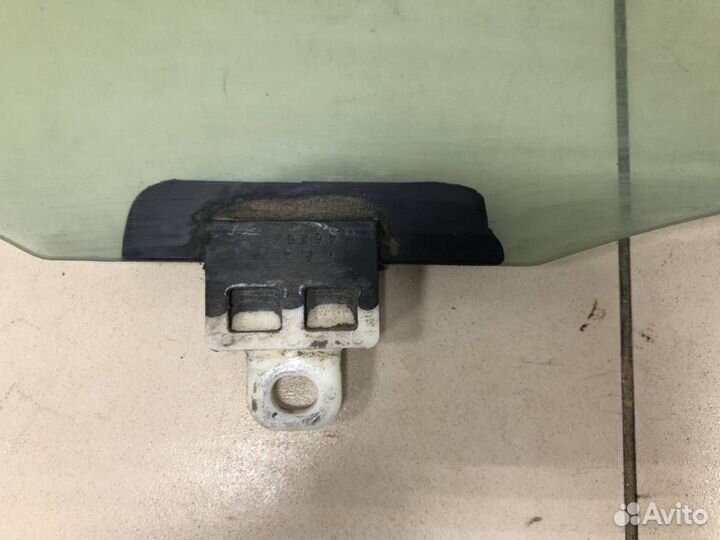 Стекло двери передней правой Toyota Corolla E120 2