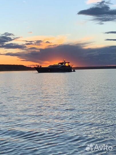 Аренда яхты с капитаном, прогулки на яхте