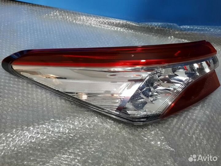 Фонарь наружный задний левый Toyota Camry V70
