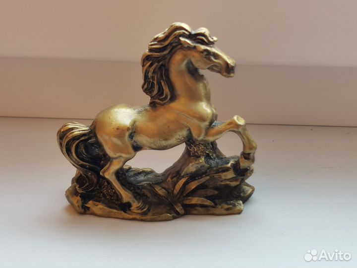 Статуэтка лошадь