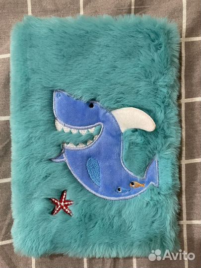 Пушистый блокнот с акулой