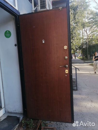 Дверь входная металлическая