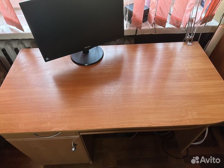 Письменный стол