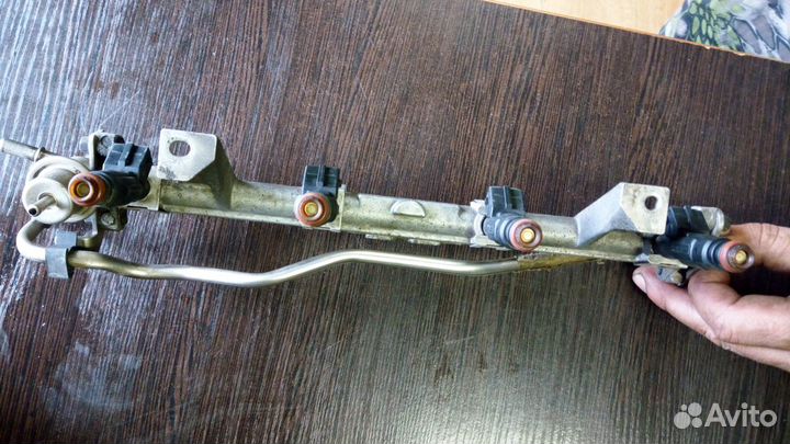 Топливная рампа Форд Фокус 1. МКПП1.8