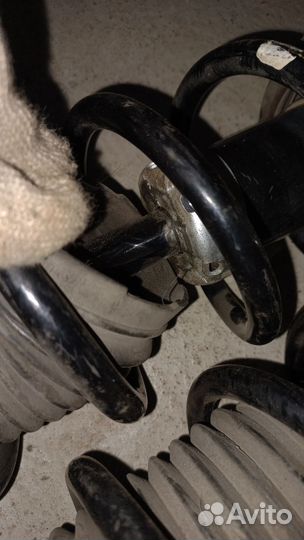 Стойка амортизатора toyota