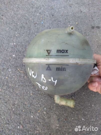 Расширительный бачок Volkswagen Passat B4 1H012140