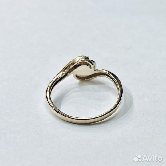 Золотое кольцо с камнем