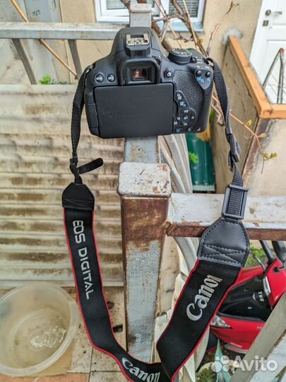 Фотоаппарат Canon EOS 700 D