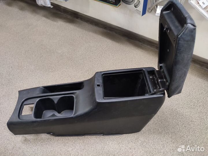 Подлокотник Lancer 9