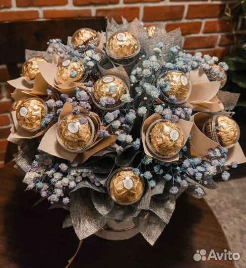 Светящийся букет из конфет Ferrero rocher