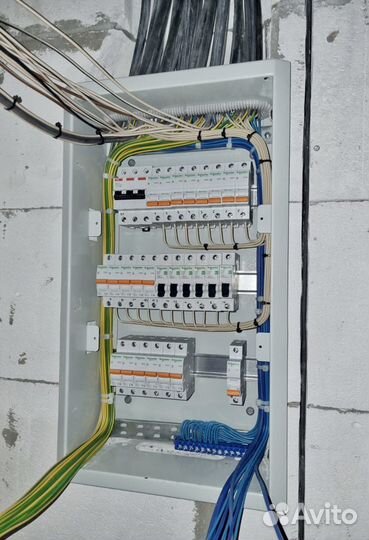 Электромонтажник