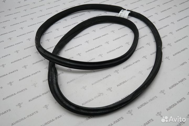 Уплотнитель Mercedes C W205 2013