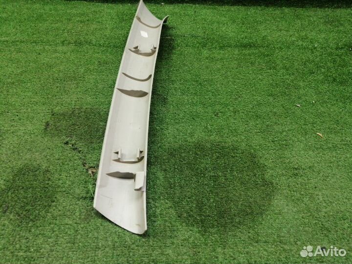 Обшивка стойки передняя правая Renault Duster