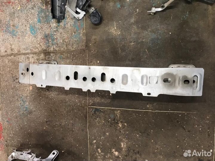 Усилитель переднего бампера Форд С-мах