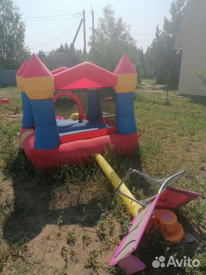 Надувной игровой центр с шариками