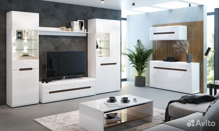 Шкаф-пенал витрина со стеклом 