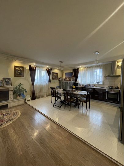 Дом 239 м² на участке 6 сот.