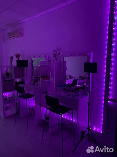 Место мастера бровиста / визажиста