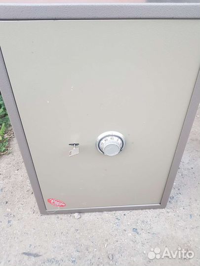 Сейф металлический