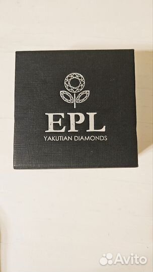 Золотое кольцо с бриллиантом