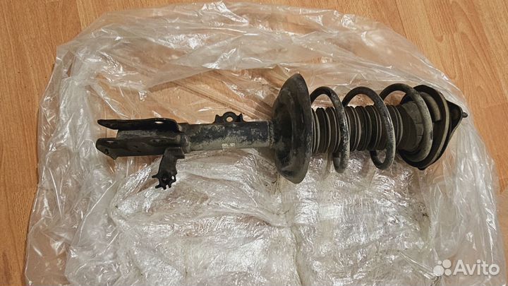 Стойка правая Toyota Rav4