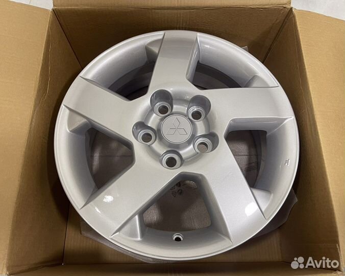 Новые оригинальные Mitsubishi Outlander I R16