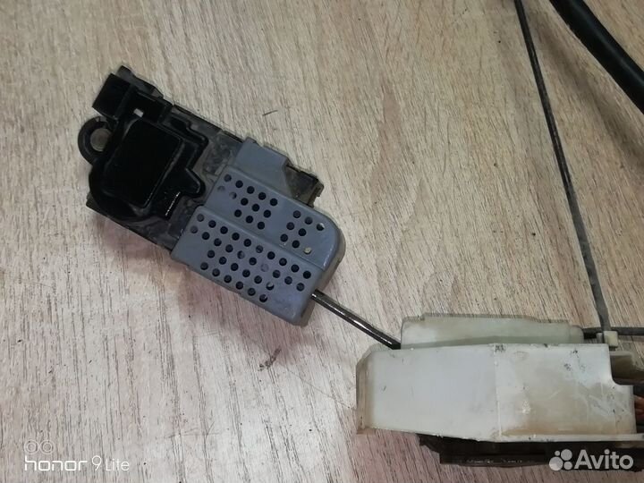 Замок двери передний левый Hyundai Sonata EF