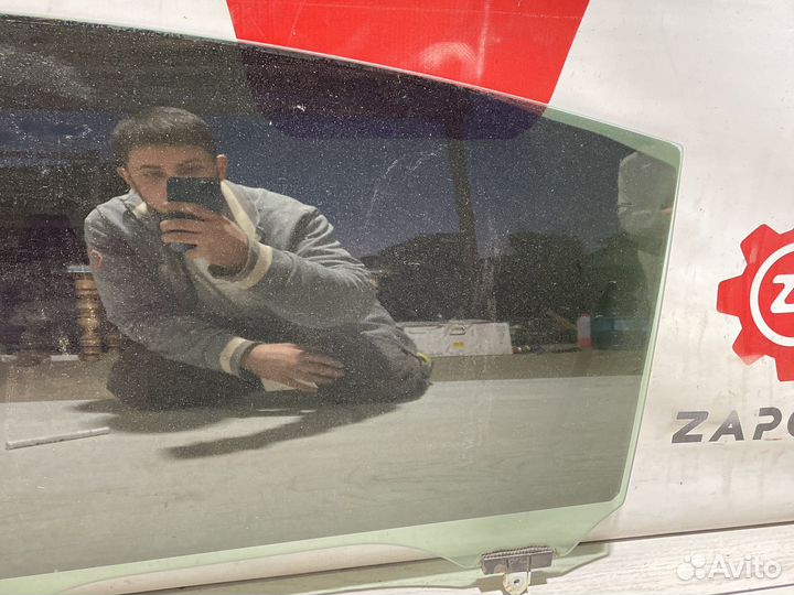 Lexus ES 7 Стекло заднее левое