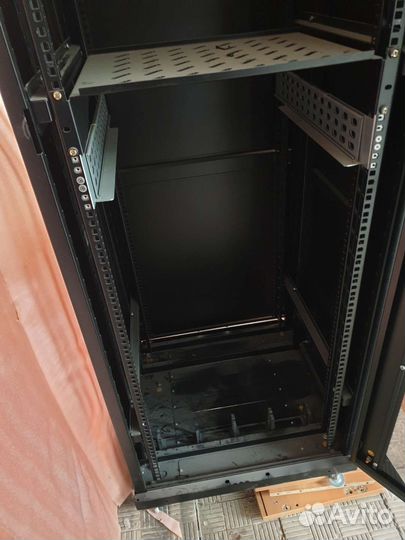 Шкаф серверный телекоммуникационный