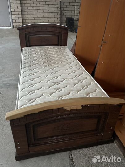 Кровать односпальная с матрасом б/у