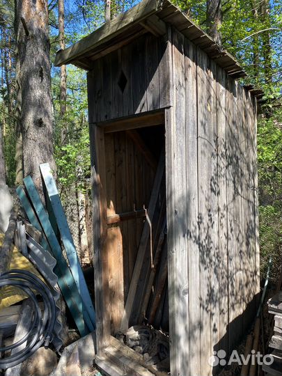 Уличный туалет деревянный