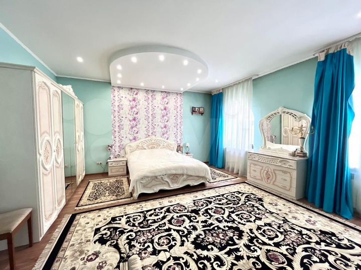 Дом 254 м² на участке 13 сот.