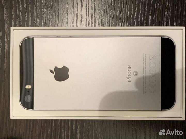 iPhone SE, 128 ГБ