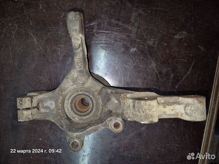 Поворотный кулак renault logan 1 левый