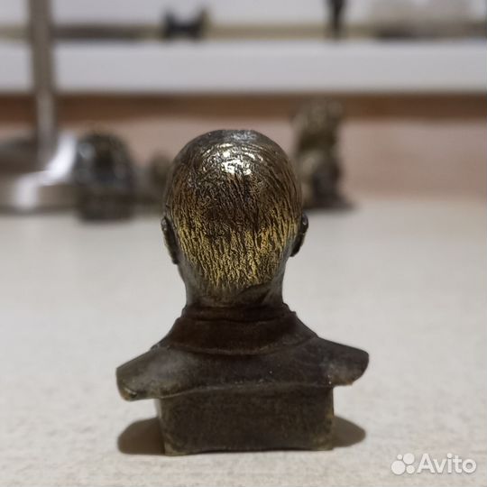 Бронзовый Путин. Бронзовый бюст ввп